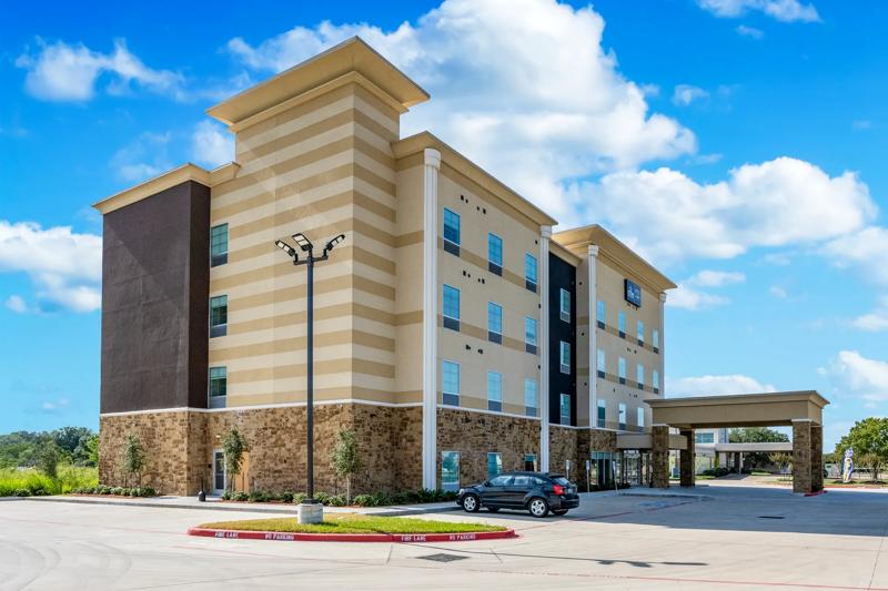 RLIS_Katy_Exterior - 899D594E-8F55-41F0-9A56E2C74BD599A8