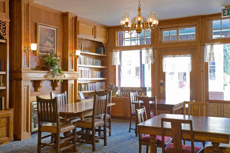 ABVI_RoyalCarriageCA_Dining_Breakfast Area_Seating - 89CAA00F-17BC-44AD-8347BD0D29E8FCF4
