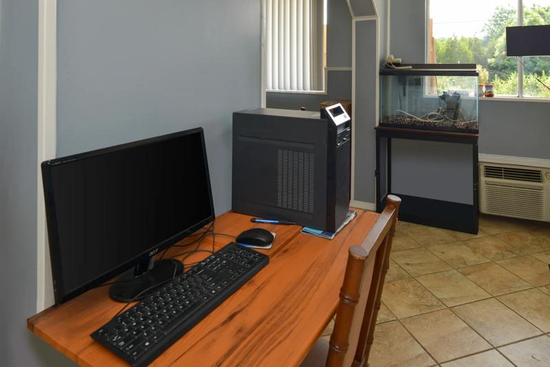 ABVI_BransonStripMO_Amenities_Business Center - 89D5DC70-D620-49D0-88F74B24B942CEF4