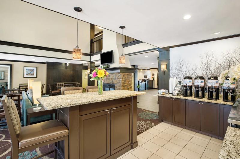 SES_SanDiegoRanchoBernardo_Dining_Breakfast_Area_2 - 8A33E4C6-3E51-4E25-9373F92FCD9898F1
