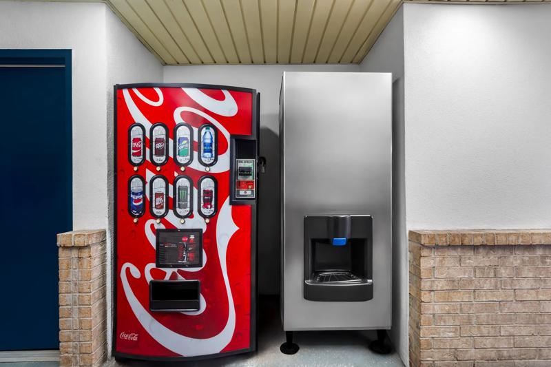 ABVI_HoustonI45TX_Amenities_Vending - 8A5A3034-9B4F-44B3-B771476DB18BB216