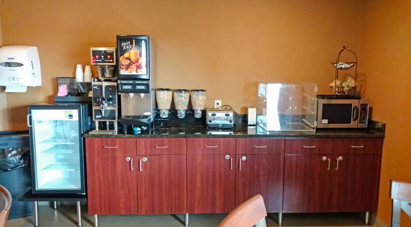 ABVI_BigLakeBeckerMN_Dining_Breakfast Area - 8AA60660-C071-4088-849E9AF88A43CB4A