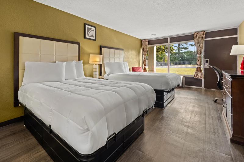 ABVI_WilsonNC_GuestRooms_Two Queens_Window Side - 8B1A6452-CA6D-4D0F-AE1BA1A3DE8E1363