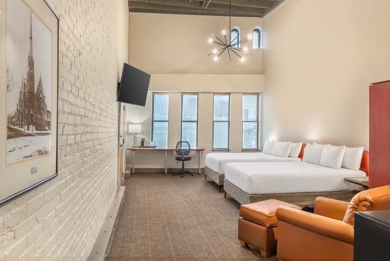 SHR_ColumbusDowntown_GuestRoom_Loft2Queen_2