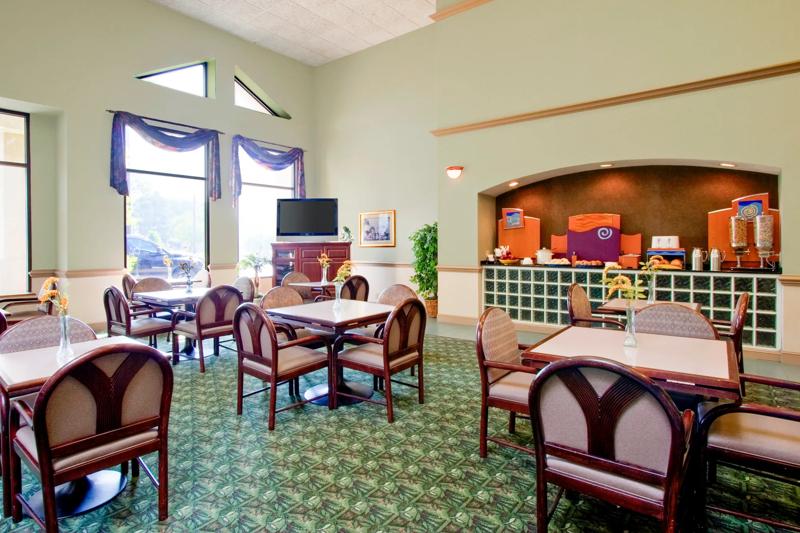 ABVI_TunicaResortMS_Dining_Breakfast Area - 8BB3D9C8-D6BB-48B3-A20D81E992D320C6