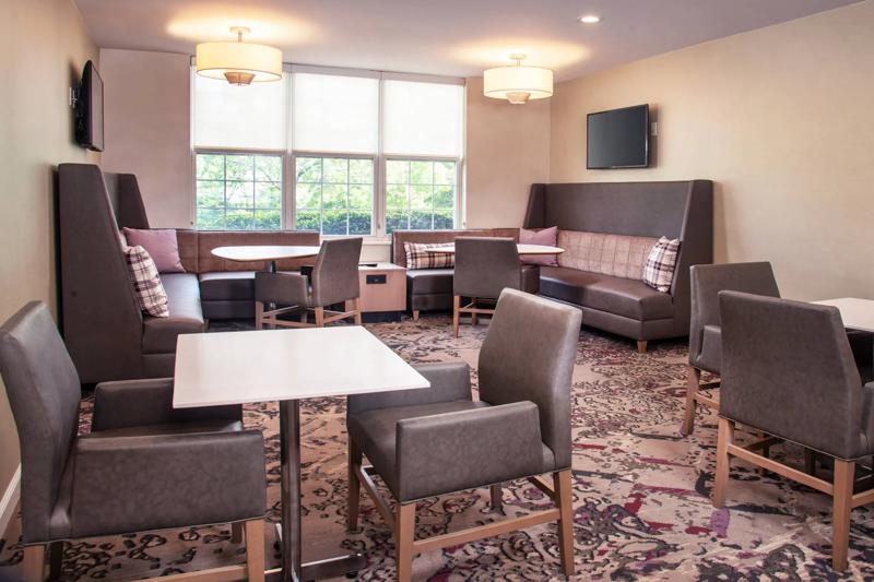 SES_BaltimoreBWI_Dining_1 - 8C338FF9-6961-4F97-B75FB5EBC99065CD