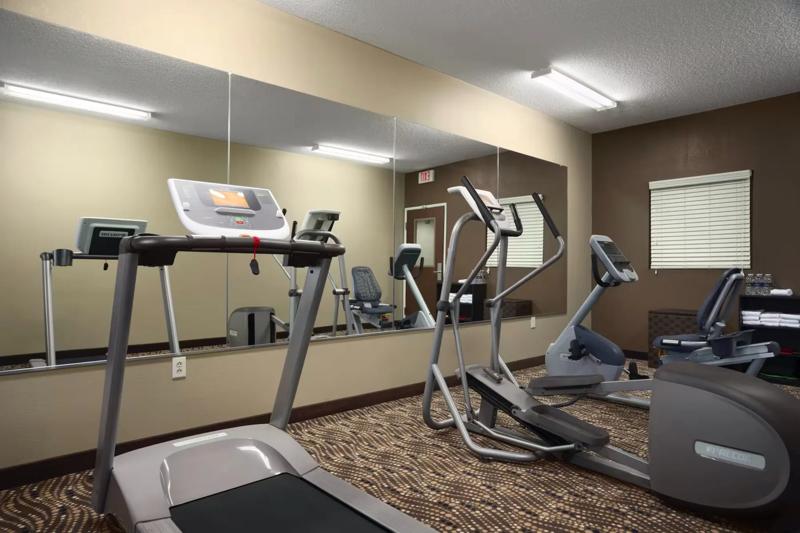 SEH_Fairmont_health_club_1 copy - 8C3F378C-7685-4A25-B85D53D84BAC99A2