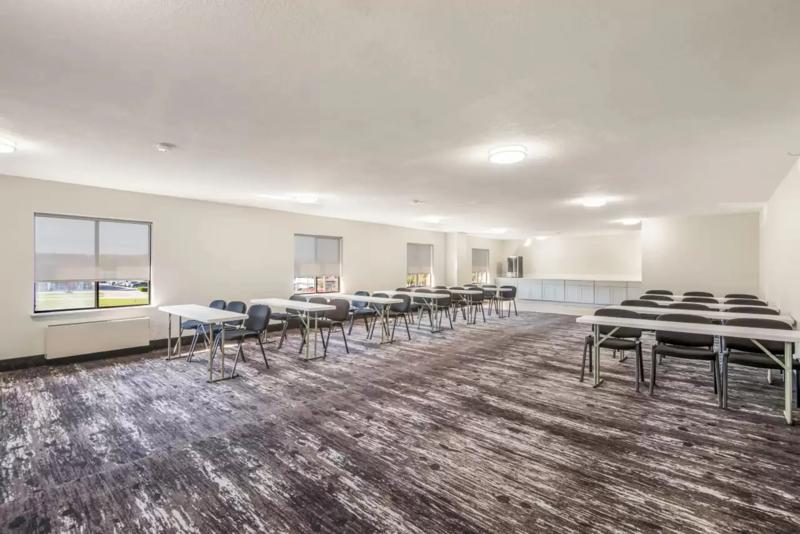 SEH_DesMoines_MeetingRoom11_1 - 8D18CDC2-32EB-44AF-BF4A68A066966523