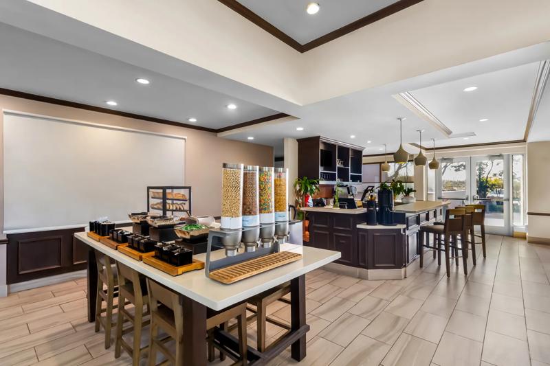 MOD_ACPHoustonWestchase_Dining_BreakfastArea_Buffet - 8DDB77E6-814F-496A-867B9C77019BE70B