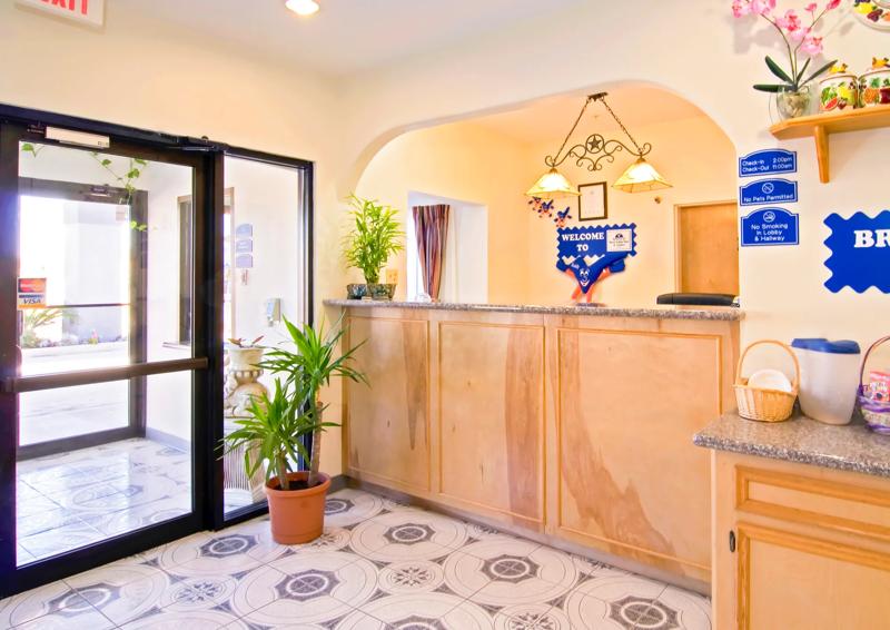 ABVI_BushIntlAirportTX_Lobby_Front Desk - 8DDD947B-C5EB-46F5-86802A90047A58D6