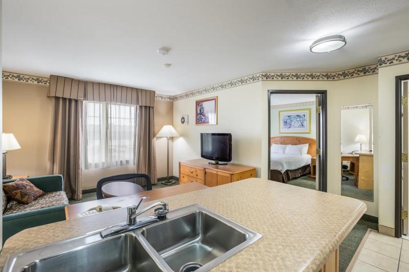 ABVI_ThreeRiverMI_GuestRooms_Queen Suite_Room - 8DED18E6-E240-4D8B-9ED325B163ADFBA3