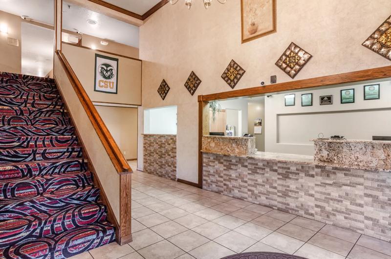 ABVI_FtCollinsECO_Lobby_Front Desk - 8E6824E6-DCFB-47D8-BC80202B56DF34BB
