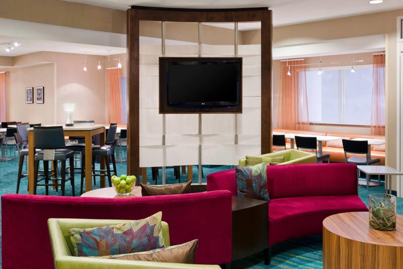SEL_SeattleRenton_Lobby_SeatingArea - 8EFD204B-C37A-4357-989DC82C70F77F92