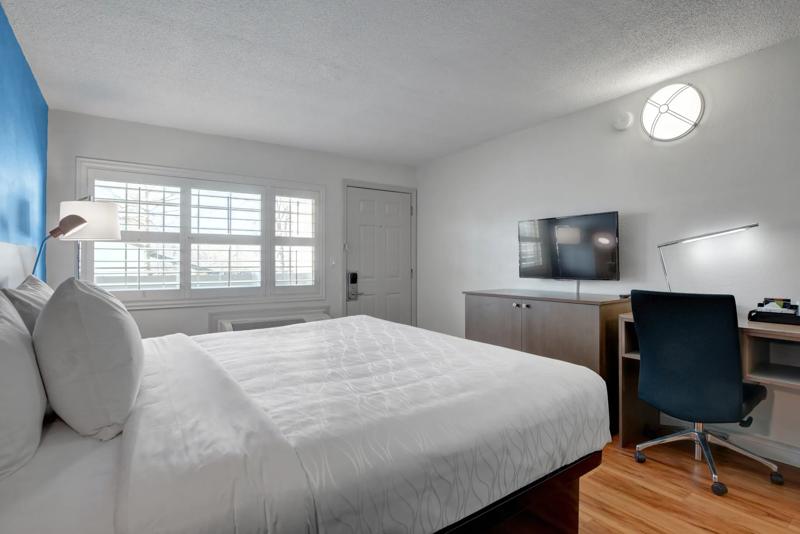SIG_MedfordMidtown_One_King_Room