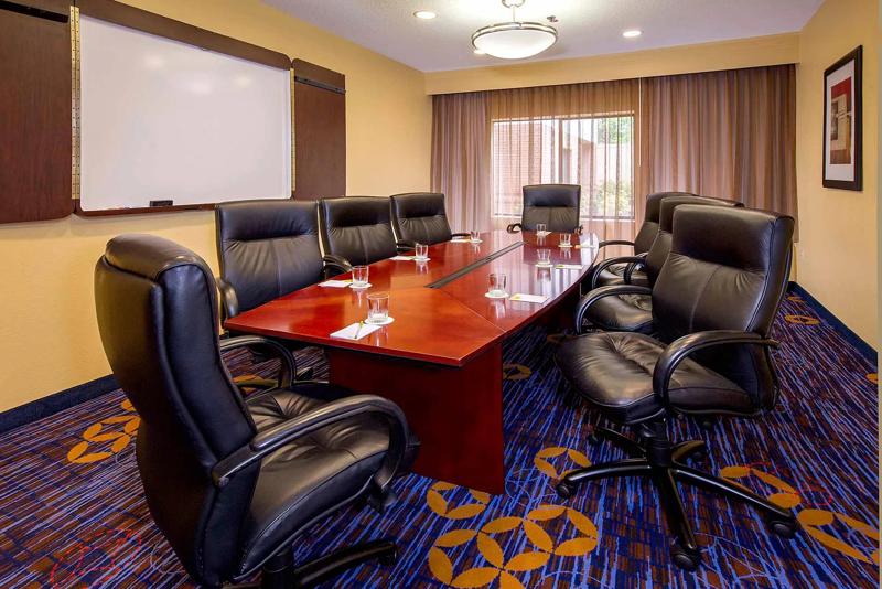 SEL_DurhamResearchTrianglePark_Meetings_Boardroom - 901EEF11-E466-4C77-932E35E224F9D582
