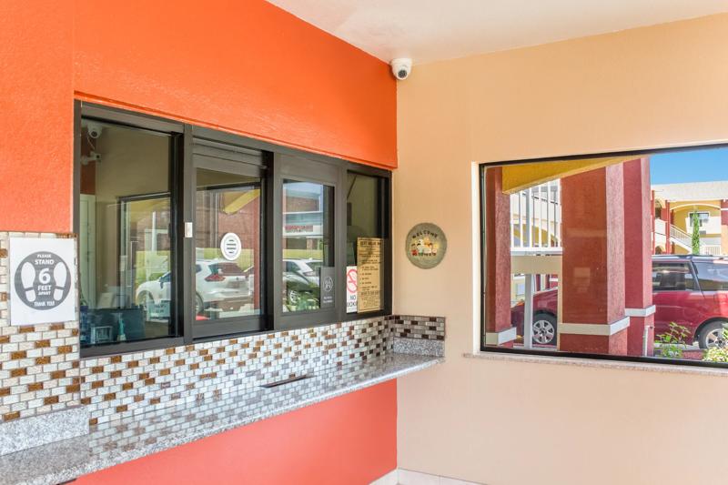 ABVI_BaytownTX_Lobby_Front Desk_Angled - 91451E55-3DF9-4A41-9C9E8D54D4521657