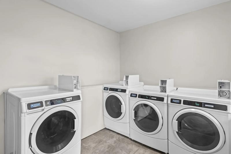 ABVI_AustinUniversityTX_Amenities_Laundry - 92061AF1-C5E5-465D-94D8CB2244336479