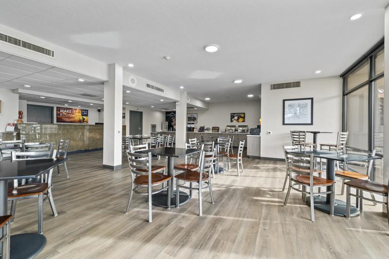 RLIS_Deschutes_River_Bend_Breakfast Area - 927182E7-C552-4CD1-9742FB20CA71AC93