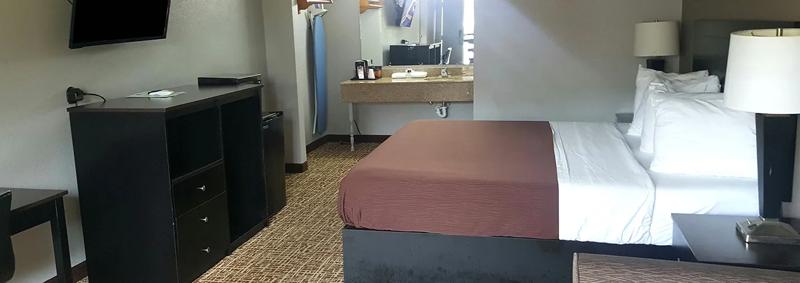 ABVI_BrinkleyAR_GuestRooms_Two Queens_Room Amenities - 929DD320-8FB5-418A-ACDF153749CDAA57