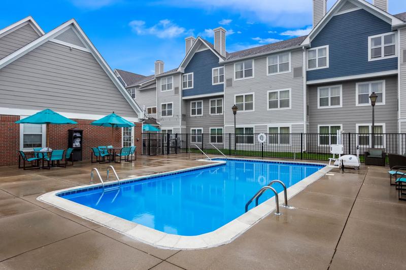 SES_Charleston-Pool-2 - 92A164B6-B57C-453D-A6715F961A73CDF9