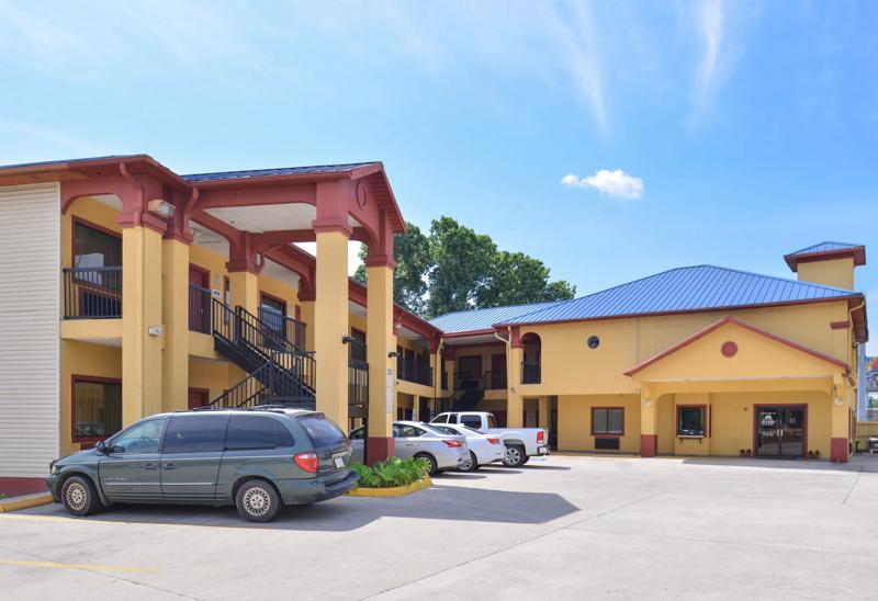 ABVI_HoustonDowntownTX_Exterior_Parking - 92A79A23-485E-41EA-BD013B0659FD1C5B