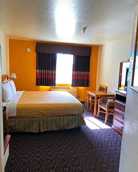 ABVI_DunniganCA_GuestRooms_King_Side View - 9321817B-548D-45BA-9ACA59E9EA2CC9C2