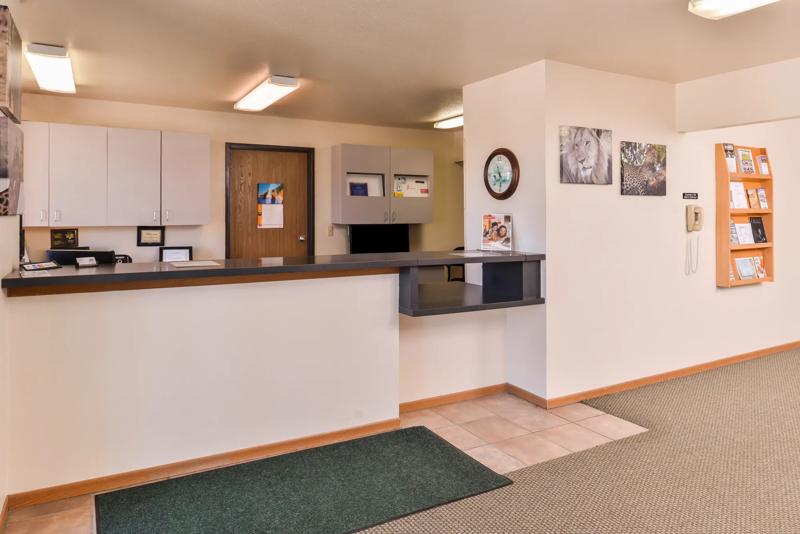 ABVI_MissouriValleyIA_Lobby_Front Desk - 93F75DE7-4BA6-4E6A-ACECA6B6872578D6