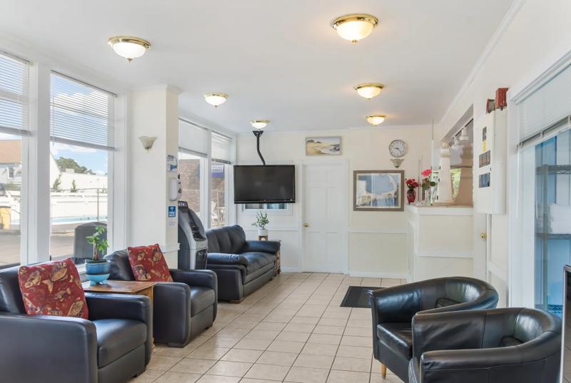 ABVI_HyannisCapeCodMA_Lobby_Seating - 9422ADED-6861-4893-A568FDE6EEB2CD90