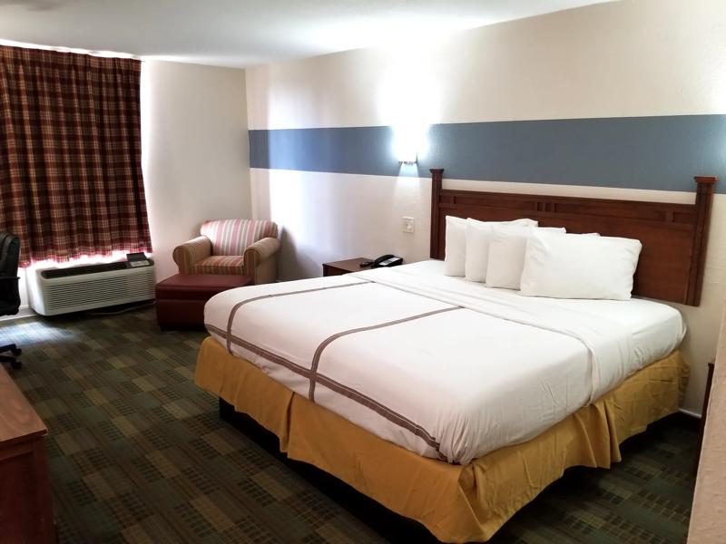 ABVI_Marshall_TX1688_King Bed-2 - 944FB87F-9509-434A-905B2E10867A42B7