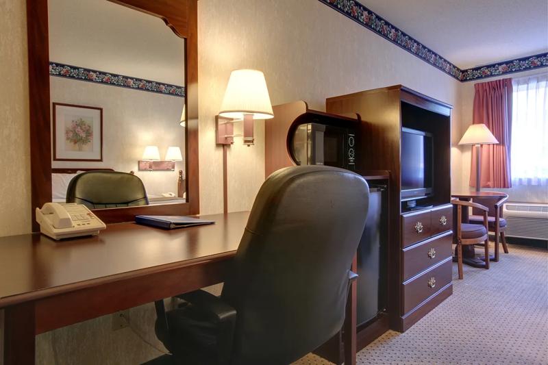 ABVI_StLouisStCharlesInnMO_GuestRooms_Room Amenities - 949A6A9F-2A3D-4D12-80B5A8B394FE99EA