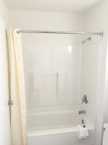ABVI_NorthHighlandsSacramentoCA_GuestRooms_Bathroom - 95A1ED42-6F46-4587-8B46FE0D8200B675