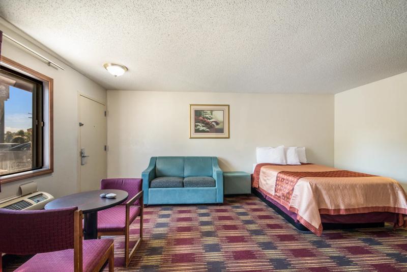 ABVI_HarrisonvilleMO_GuestRooms_Two Queens Suite_Room - 95CB9D2D-B711-40F4-A2E90E3E73AC0A13