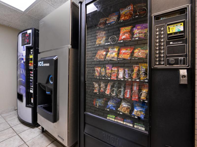 ABVI_CollinsvilleStLouisIL_Amenities_Vending - 95E89CFC-D1A1-4F30-99C129EDAA57C340