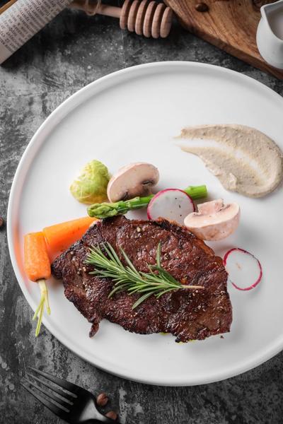 SIH_PurchasedStock_LunchDinner_GettyImages-1367085723