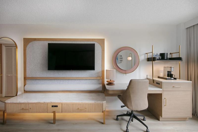 SHR_MiamiAirport_GuestRoom_TVDeskArea - 971D54F3-4C3E-4816-8757CF8F6CAFC57F