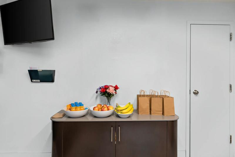 ABVI_BangorME_Dining_Breakfast Area_Grab Bags - 97D10948-1C39-467C-81CD1AFBE5B83EF0
