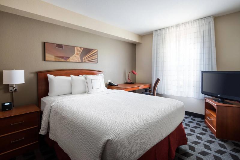 SIM_SeattleRenton_GuestRooms_Two Bedroom_Master Bedroom - 97D2B78D-0B8C-48C0-ABDFD93680850AB7