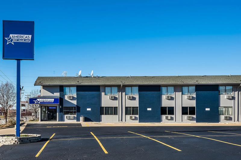 ABVI_EastPeoriaIL_Exterior_Side_Sign - 980D1EA3-F2DD-434B-9F80972443B911F1