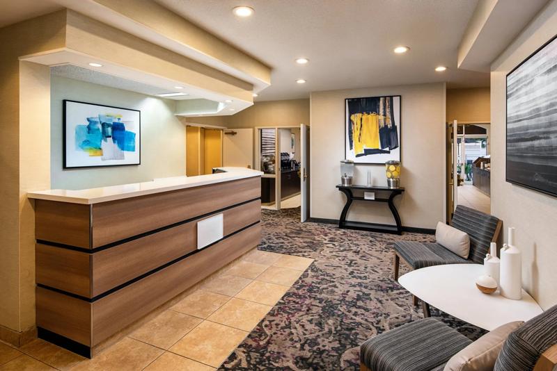SES_SanDiegoCarmelMountain_Lobby_1 - 99093603-71F4-49FD-B15601A5B88E55D9