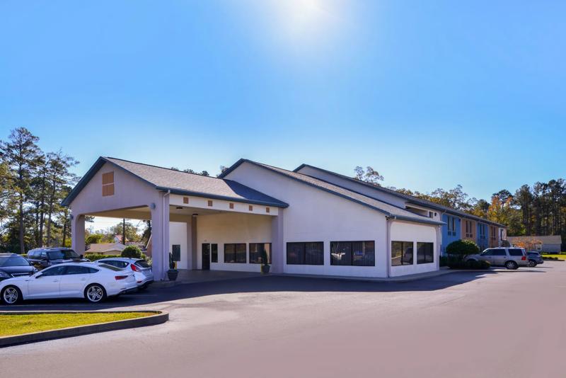 ABVI_BastropLA_Exterior_Front_Angled - 9947EBD5-903D-43F4-93767DAE5E93E1CB
