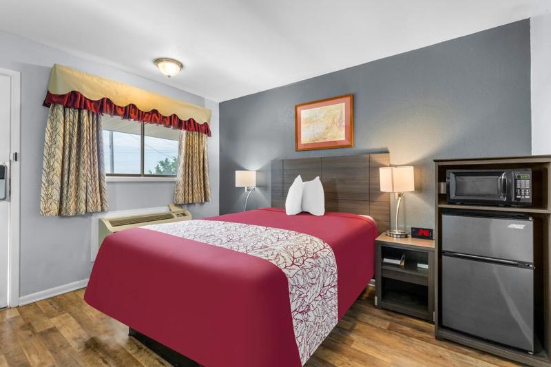 ABVI_BellevilleKS_GuestRooms_Queen_Room - 9A6803A6-01E1-4E6B-B623E2A86A581EF9