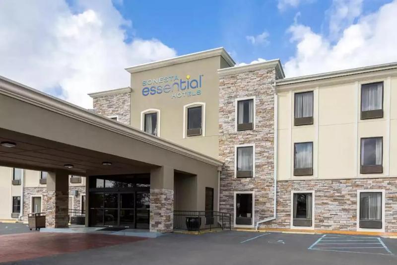 SEH_BatonRouge_FrontoftheHotel_2 - 9B98685A-9F79-459E-910099EE001BC900