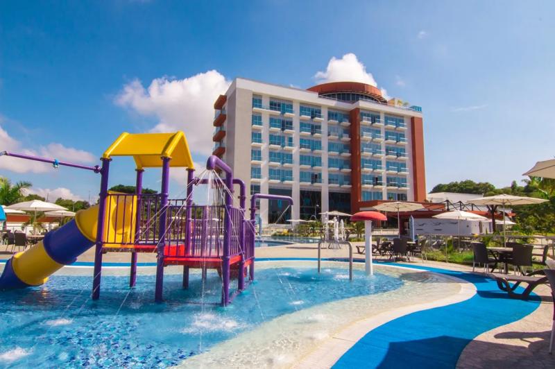 SHR_Pereira_Kids_Pool_1 - 9BC8018E-DAE7-401B-8476B54E7D461FF0