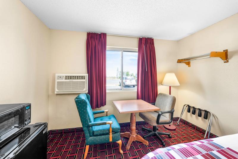 ABVI_DecaturIL_GuestRooms_Two Doubles_Seating - 9C01F7BE-A73B-4C00-8742E8CEE634AA7F