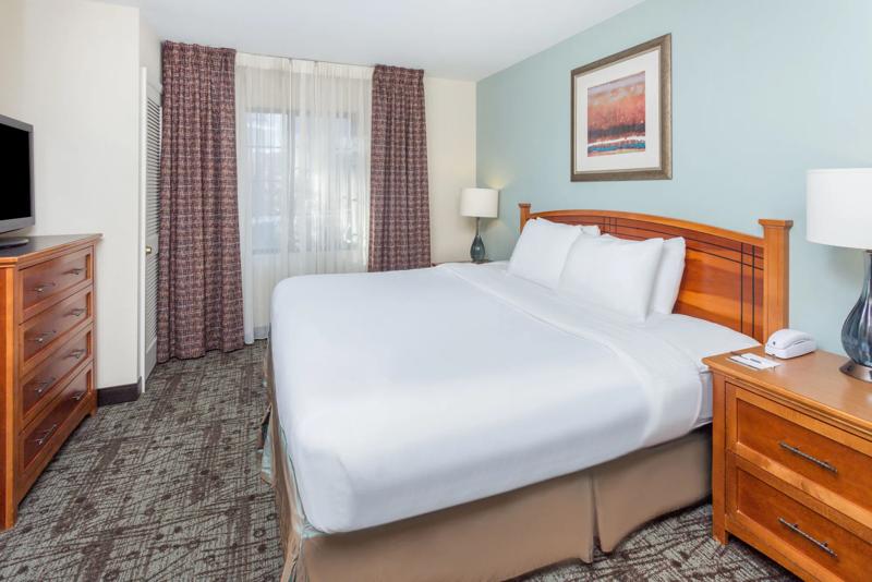 SES_AtlantaPerimeterCenter_GuestRoom_18 - 9C8C394C-8117-4C63-B5A07BC23F39566B