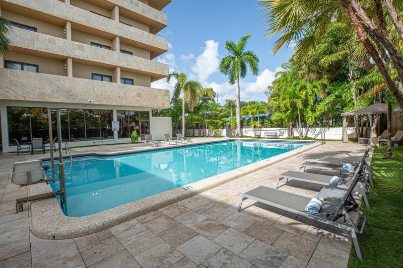 SHR_RegencyMiami_Amenity_OutdoorPoolandLoungeChairs_2 - 9CA8D279-F5DC-43B1-A85AD602F6853962