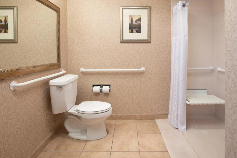 RLH_PortAngeles_WAANGE_roll-in-shower - 9DA5841C-E7E8-4091-905918C2BED9F4CB