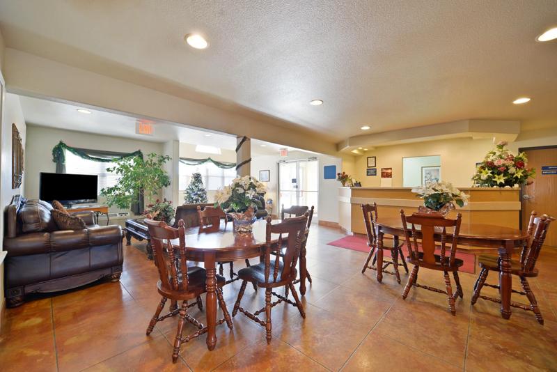 ABVI_AdaOK_Dining_Breakfast Area_Seating - 9EE8DD6B-3EBE-446C-82D28C24A3EDCC97
