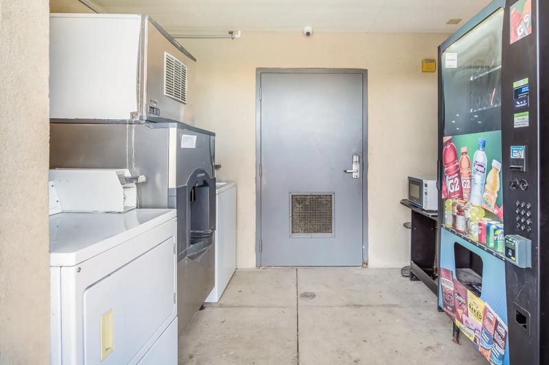 ABVI_NewBraunfelsSanAntonio_TX2257_Vending_&_Laundry - 9F720B35-E589-4544-B2871EE7187D1A0F