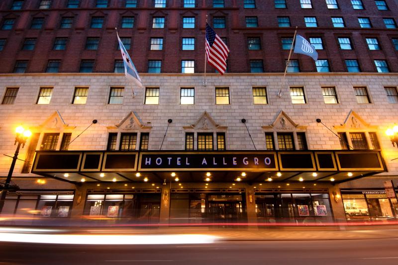 Hotel near Chicago Theatre District